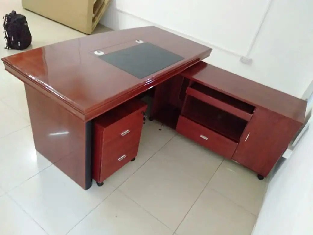 1.8M executive office desk on sale In Kenya.
