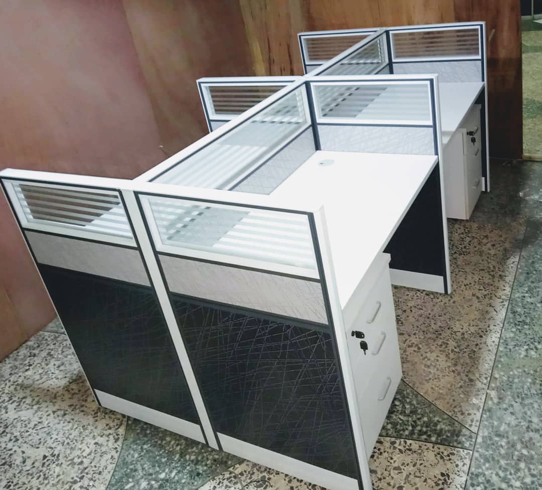 4-seater grey office workstation - Image 2