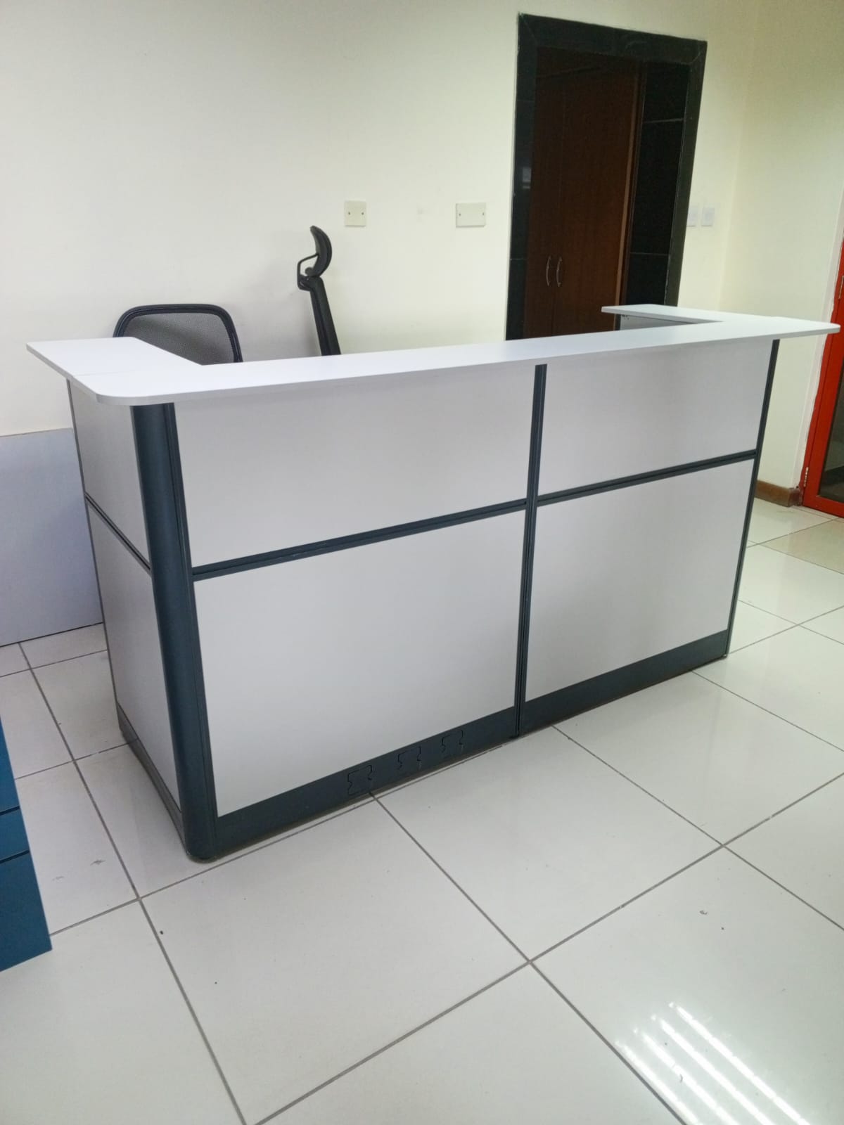 2.0m standard reception desk